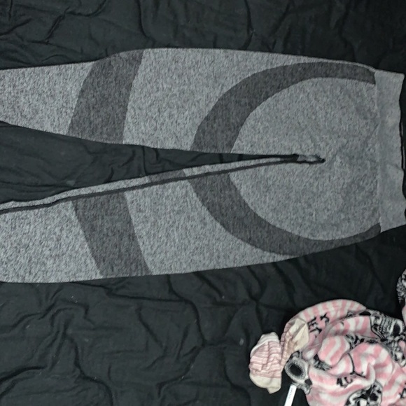 Yoga pants - Picture 2 of 4